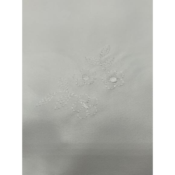 Bordado A. Mao Creacion Original 72"x 108” White Tablecloth 13 pcs. Set Read - Picture 5 of 8